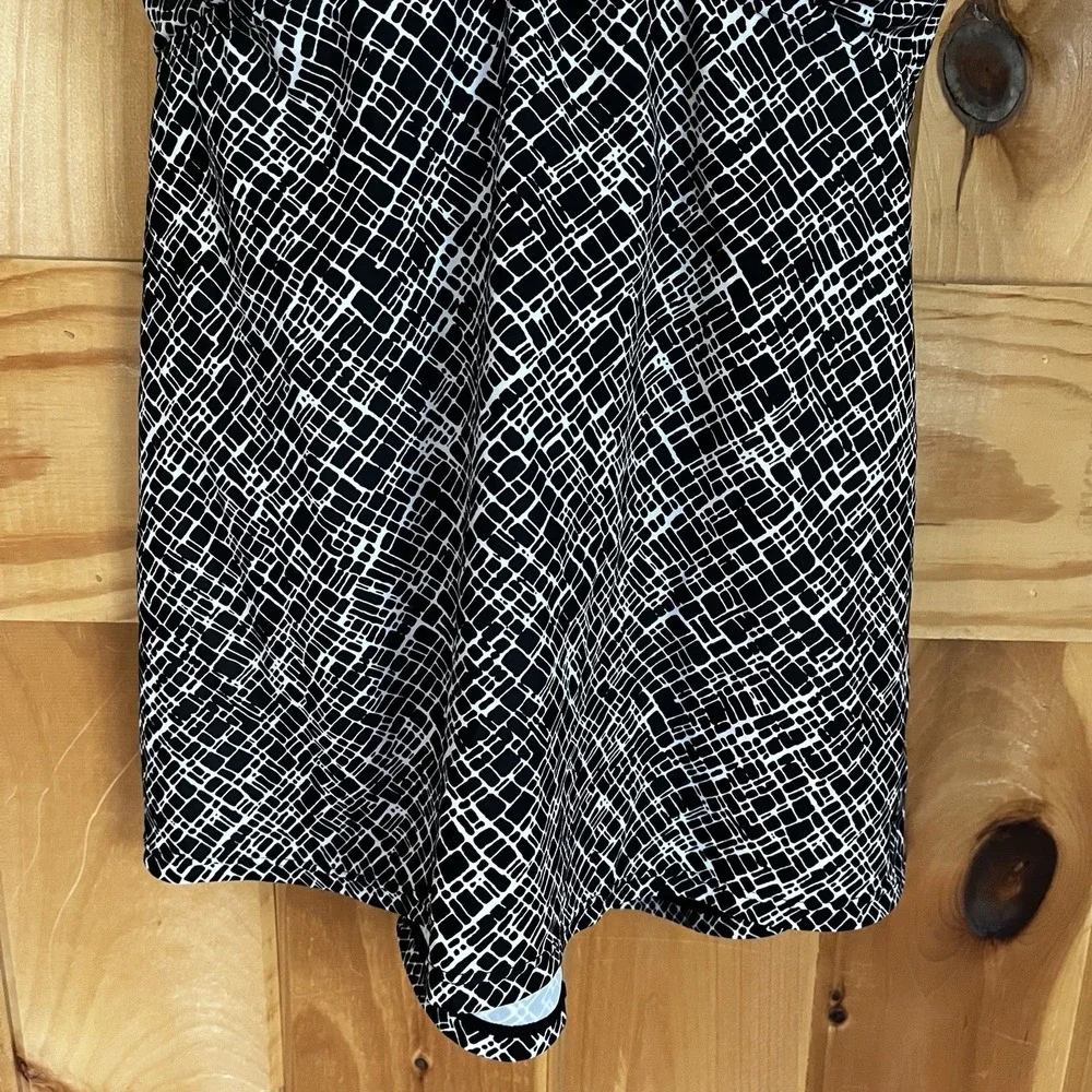 Jaclyn Smith Women's Black And White Size 12 Tankini Swim Top‎ Padded Bra Area